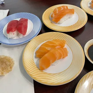 Salmon nigiri