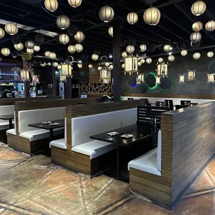 sushi and sashimi, interior