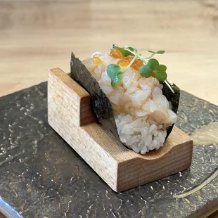 Scallop handroll