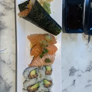 (b212) Salmon Sampler Sushi