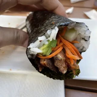 (c110) Salmon Skin Hand Roll