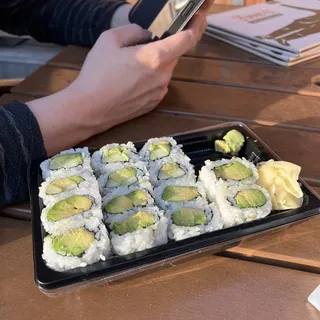 (e169) Avocado Cucumber Roll