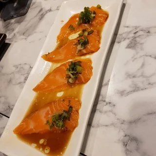(g052) Salmon Truffle Sauce Sashimi