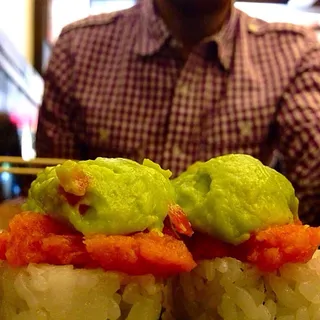 (f048) Spicy Tuna Guacamole Roll