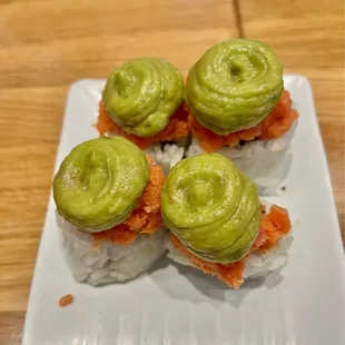 (f048) Spicy Tuna Guacamole Roll