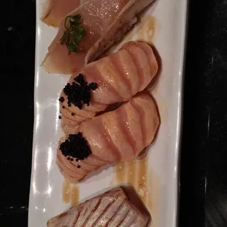 (b018) Aburi Yellowtail Sushi