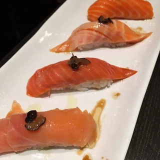 (b212) Salmon Sampler Sushi