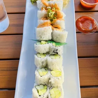 (e169) Avocado Cucumber Roll