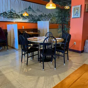 Great time to stop in for a quick in-and-out lunch!