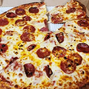 Side shot of the pizza, 27 pepperonis.