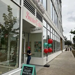 Storefront that faces 6th street