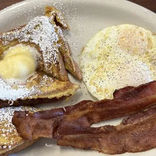 French toast w eggs and meat