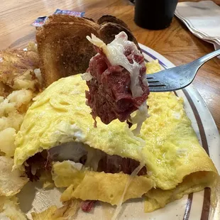 That's actually a pretty nice chunk of corn beef in my Reuben omelette.  There were more where that came from.