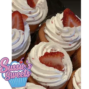 Strawberries &amp; Cream Cupcakes