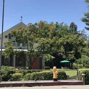 Front of Sutter Creek Inn.