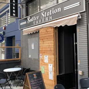 the outside of the restaurant