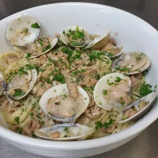 Linguini w/ white clam sauce