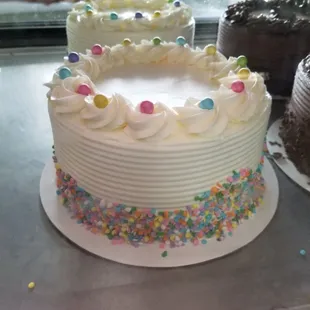 White Wedding cake