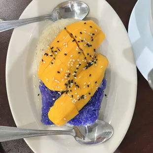 Sweet Rice with Mango dessert-- don&apos;t miss it!