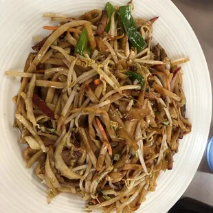 Pork lo mein