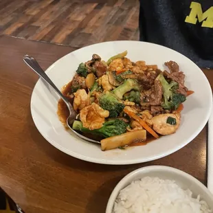 Three delight seafood dish