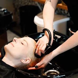 Enjoy relaxing services, including extremely comfortable shampoo bowls and great scalp massage