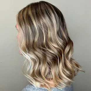 Honey highlights using a modern foiliyage method