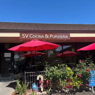 Muy lindo hermoso rica la comida buena la atención