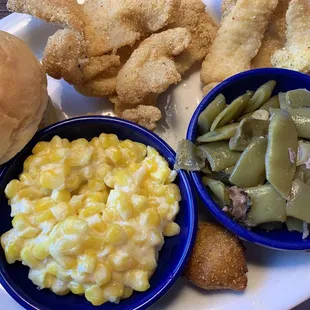 Catfish, green beans, sweet corn, roll