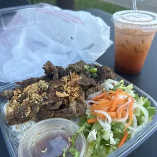 Vermicelli bowl with pork and a Thai tea