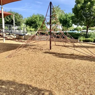 Rope climbing structure
