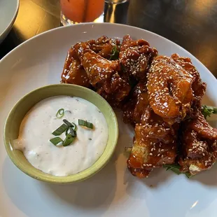 chicken wings and fried chicken, bbq wings, poultry, chicken wings, food, fried chicken wings, fried chicken, chicken, bbq chicken