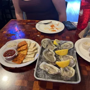 1/2 dozen raw oysters - fresh &amp; delicious!!