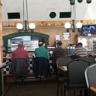 Every diner has members of this brotherhood.