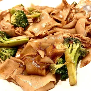 Flat noodles with broccoli was good.