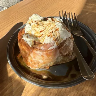 Cinnamon roll affogato
