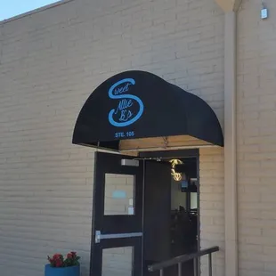 the entrance to the restaurant