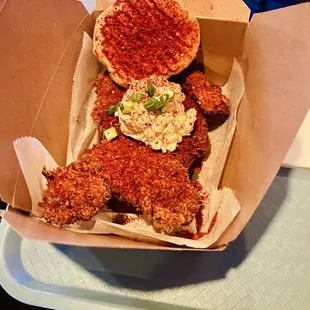 food, chicken wings and fried chicken