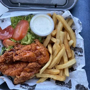 food, chicken wings and fried chicken