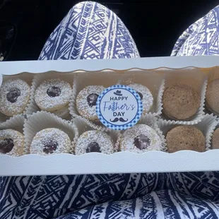 3 flavor mix. Guava, original and churro