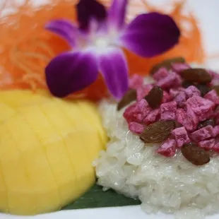 Coconut Sticky Rice With Fresh Mango(Dessert)