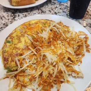 Denver omelet, hash browns