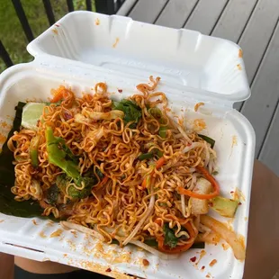 Jeow bong veggie noodles
