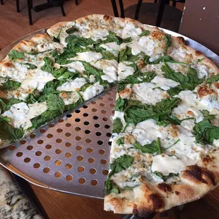 18" white pizza with Spinach.
