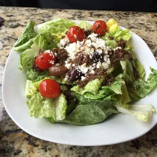 Greek salad. Just ordered it, and less than two minutes later it is in our table. Tastes really good.