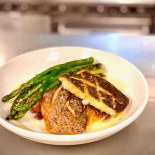 a plate of fish and asparagus