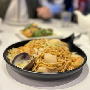 Seafood garlic noodle