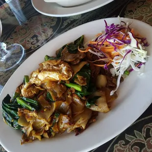 Pad see ew lunch portion