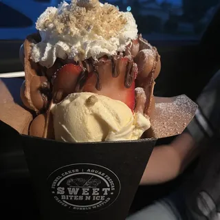 Bubble Waffle Strawberry Nutella