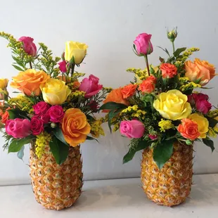 Pineapple with mix color roses